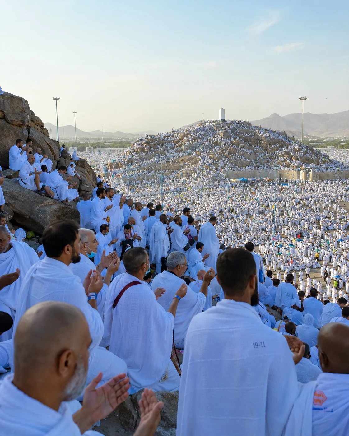 Arafat’ta dua eden hacı adayları